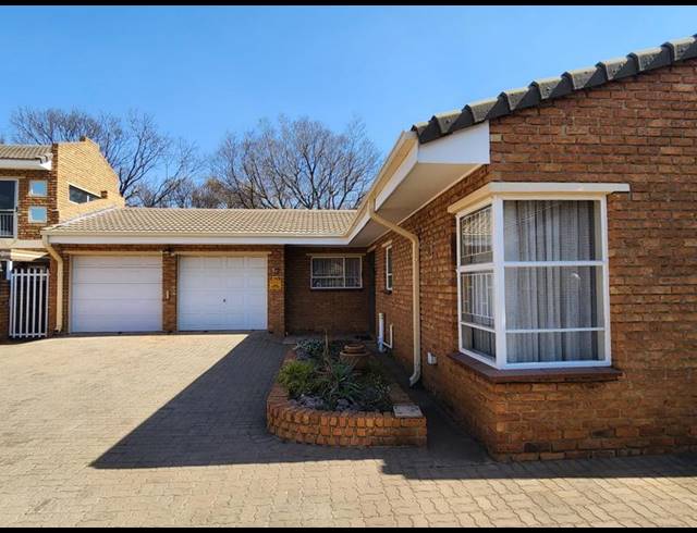 3 BEDROOM TOWNHOUSE FOR SALE IN VANDERBIJLPARK SW 5